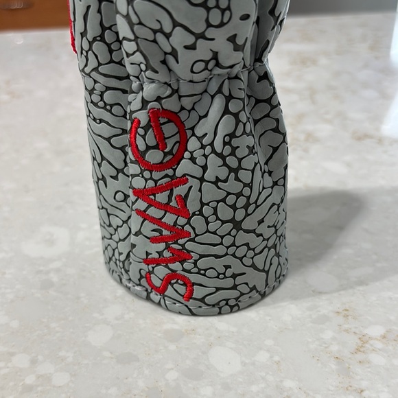 SWAG GOLF Hybrid Gray Headcover with Red GOAT Lettering - Picture 3 of 4